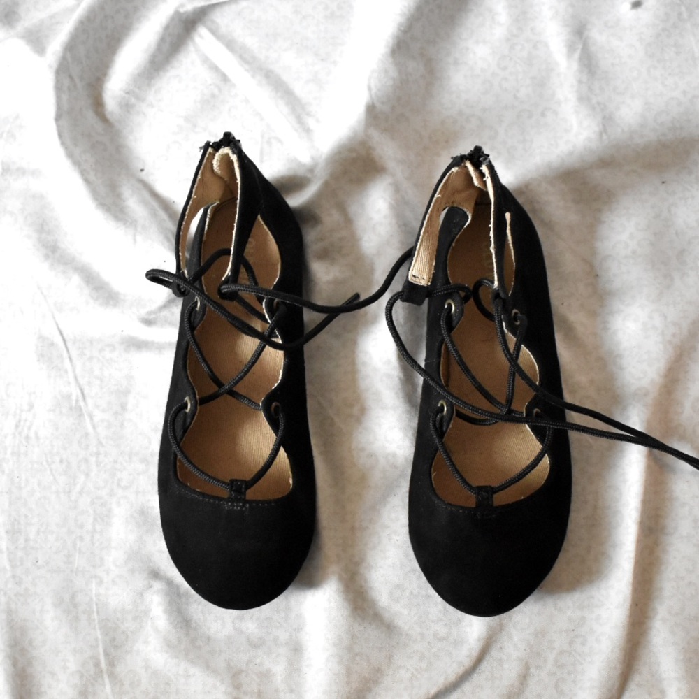 Old Navy Girl’s lace up black flats